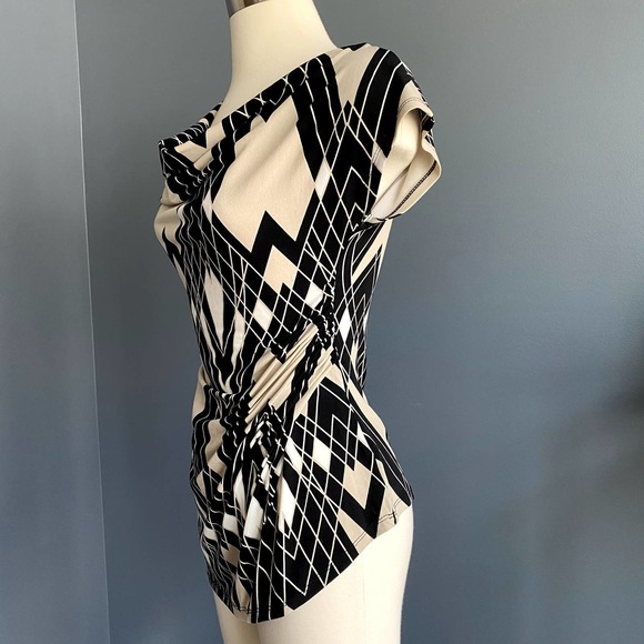 New York & Co tan/black asymmetrical tee - Picture 2 of 7